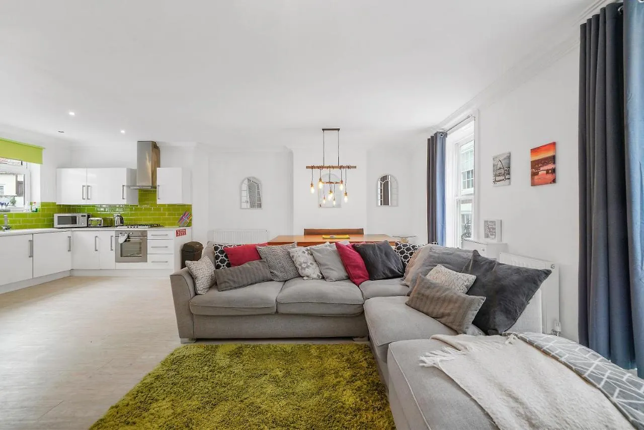 30 Percent Off! The Central Whitby Gem - 4 Bedrooms Verenigd Koninkrijk