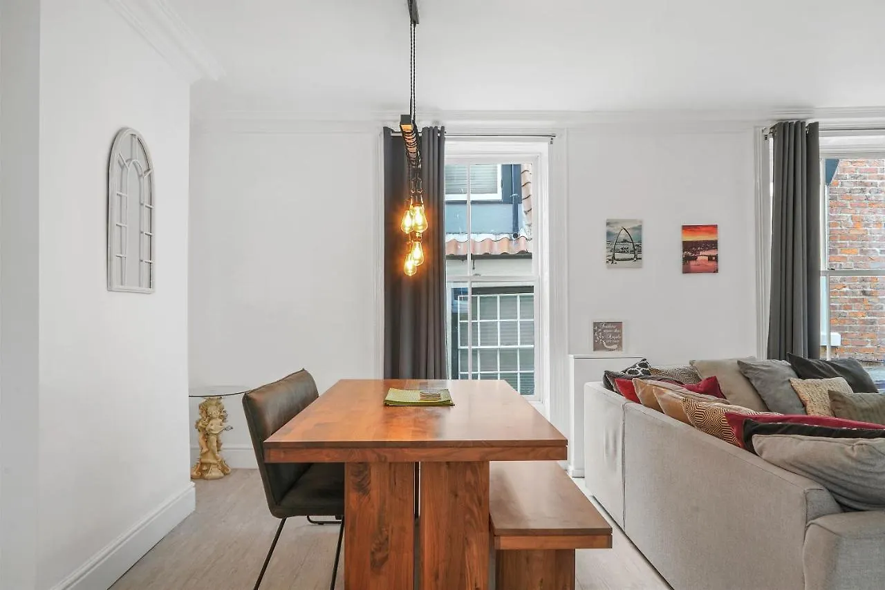 30 Percent Off! The Central Whitby Gem - 4 Bedrooms
