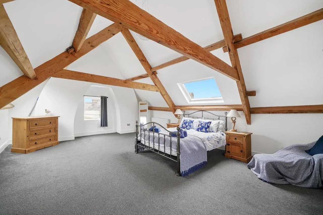 30 Percent Off! The Central Whitby Gem - 4 Bedrooms 0*,  Verenigd Koninkrijk