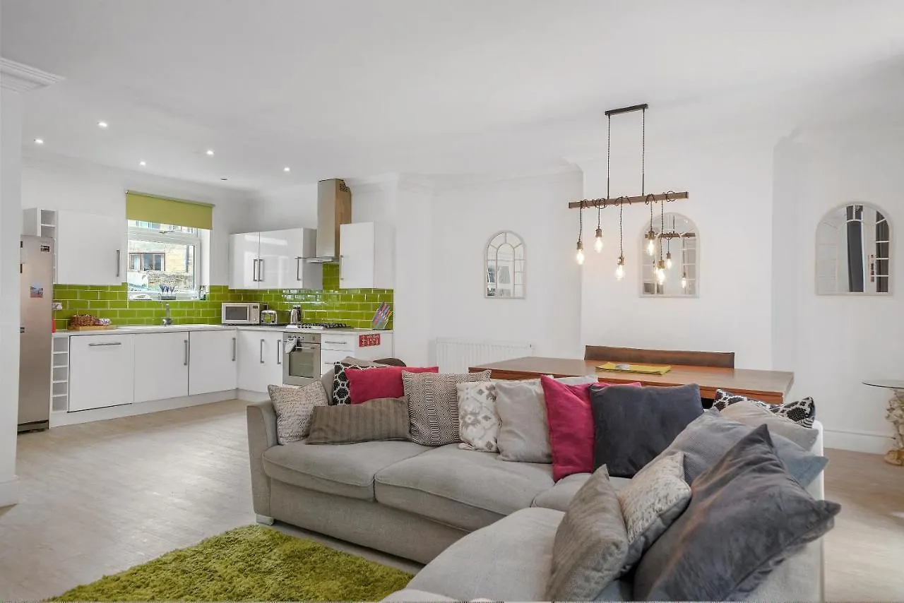 30 Percent Off! The Central Whitby Gem - 4 Bedrooms