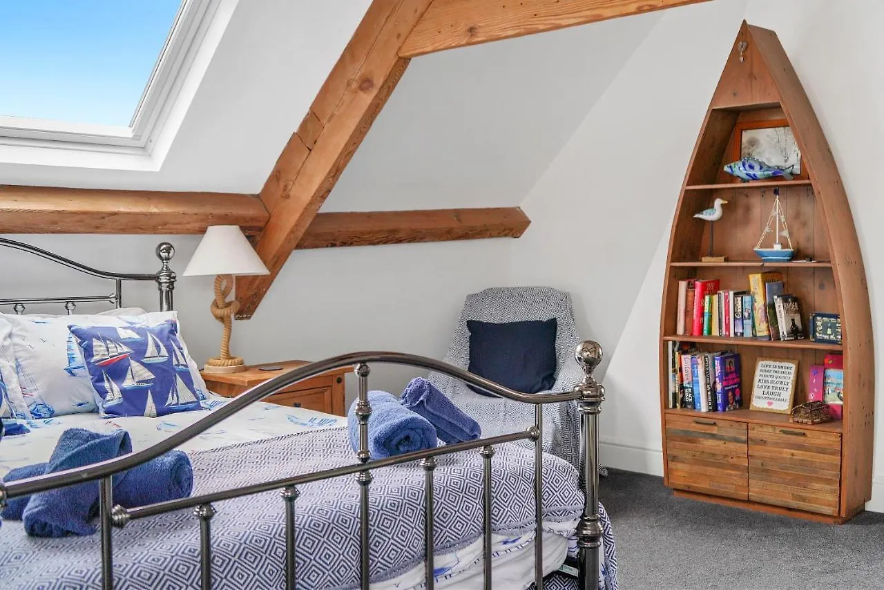 30 Percent Off! The Central Whitby Gem - 4 Bedrooms 0*,