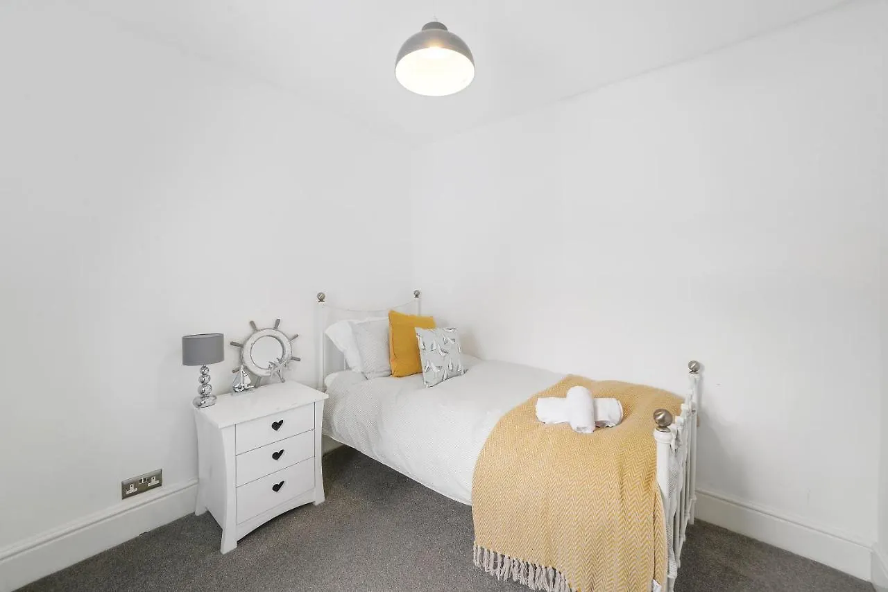 Appartement 30 Percent Off! The Central Whitby Gem - 4 Bedrooms
